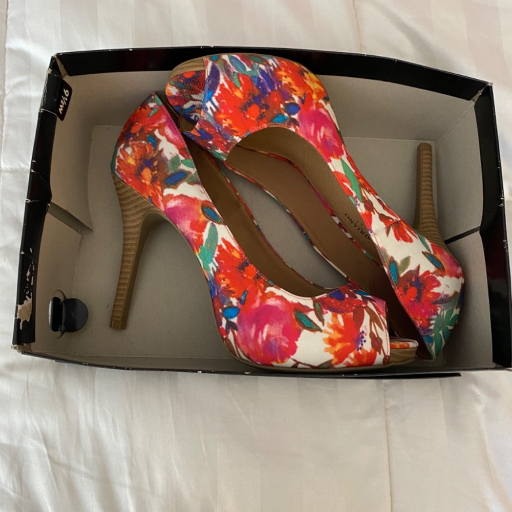 Flower pattern heels - Picture 3 of 3